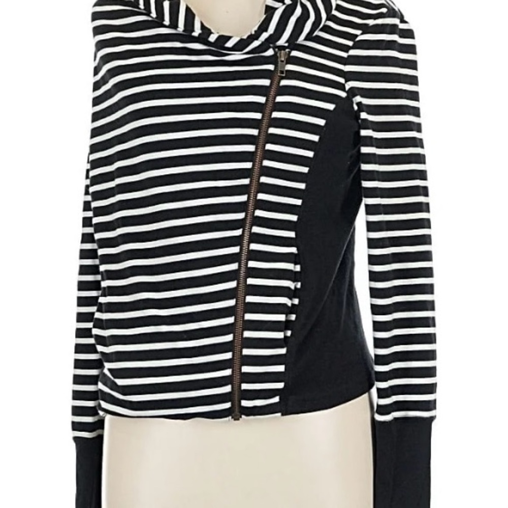 Caslon from Nordstrom- 
Black/White Striped 
Sweater/Sweatshirt/Jacket size S